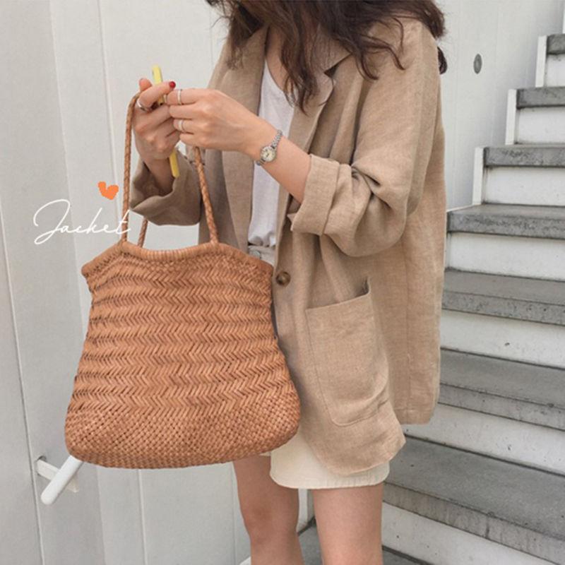 Autumn 2021 new Korean cotton suit coat for women loose and lazy style retro short suit, Beige
Autumn 2021 new Korean cotton suit coat for women loose and lazy style retro short suit, Beige