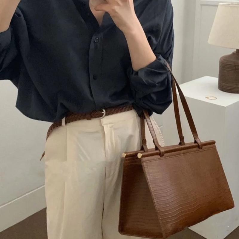 2021Spring New Alligator Pattern PU Leather Underarm Bag Retro Solid Color Ladies Baguette Handbag Large Capacity Shoulder Bag, Black
2021Spring New Alligator Pattern PU Leather Underarm Bag Retro Solid Color Ladies Baguette Handbag Large Capacity Shoulder Bag, Black