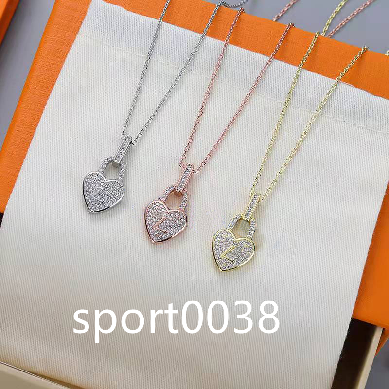 Luxury Designer Necklace women's necklace love necklaces high quality diamond exquisite jewelry 3 colors optional very beautiful
Luxury Designer Necklace women's necklace love necklaces high quality diamond exquisite jewelry 3 colors optional very beautiful