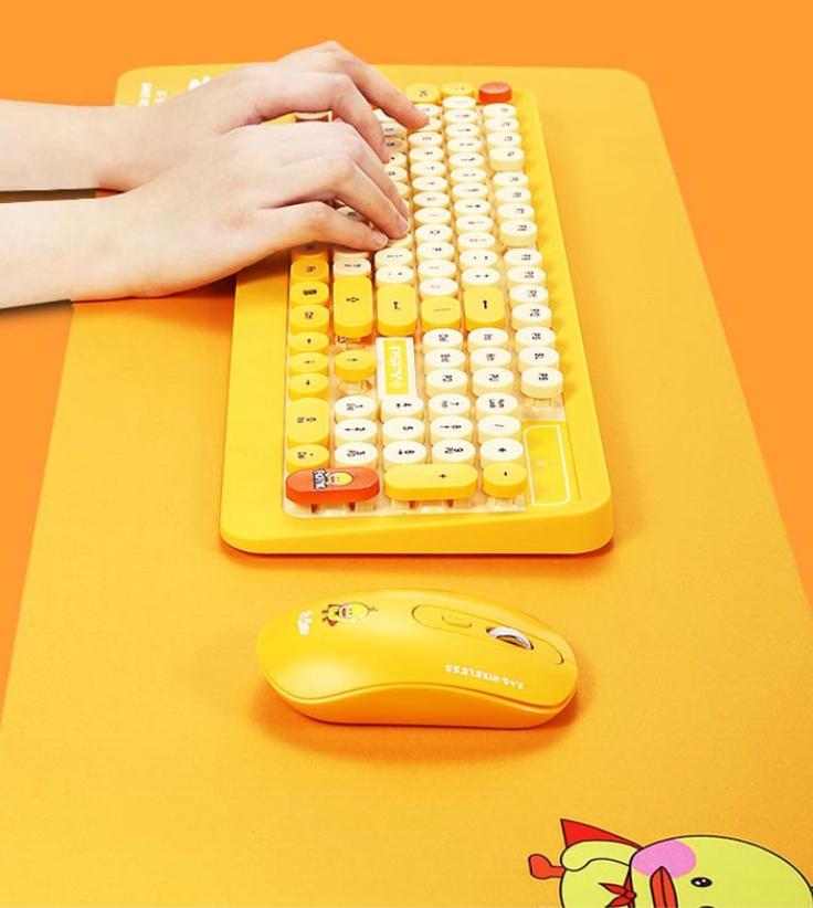 2.4G Punk Retro Wireless Keyboard Mouse Combos With large mouse pad Gaming Office Desktop Laptop Cute Punk Retro Round Keycap
2.4G Punk Retro Wireless Keyboard Mouse Combos With large mouse pad Gaming Office Desktop Laptop Cute Punk Retro Round Keycap