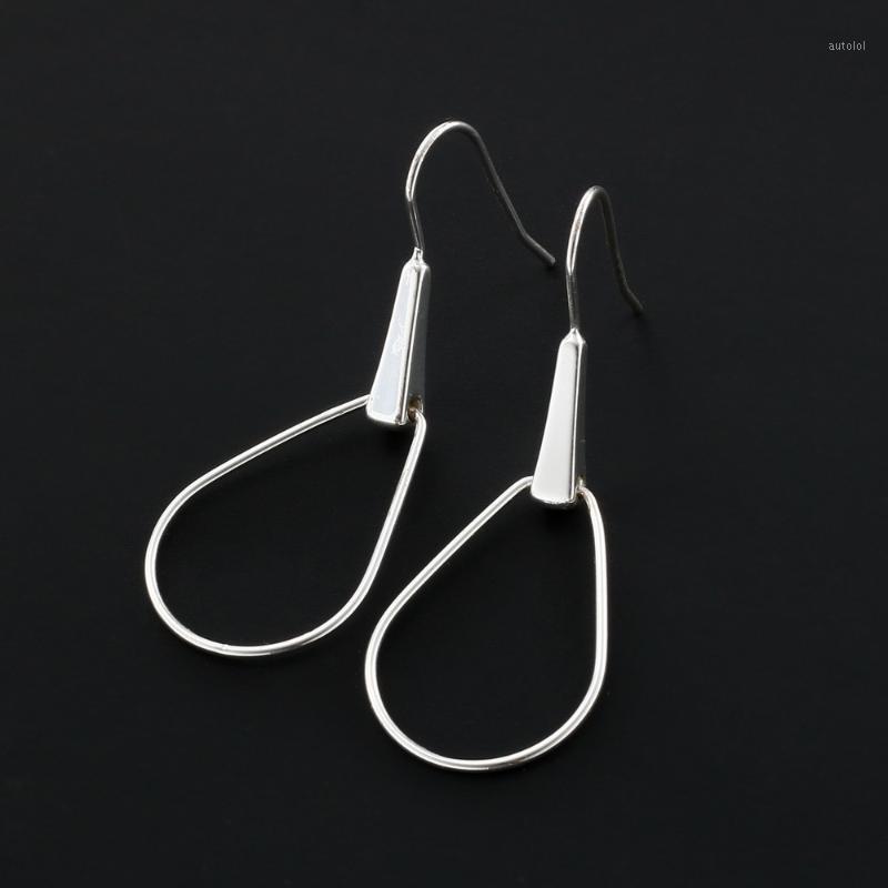 Simple Popular Jewelry Korean Version Of Small Refreshing Alloy Geometric Droplet Rings Hollow Female Earrings Jewelry1
Simple Popular Jewelry Korean Version Of Small Refreshing Alloy Geometric Droplet Rings Hollow Female Earrings Jewelry1