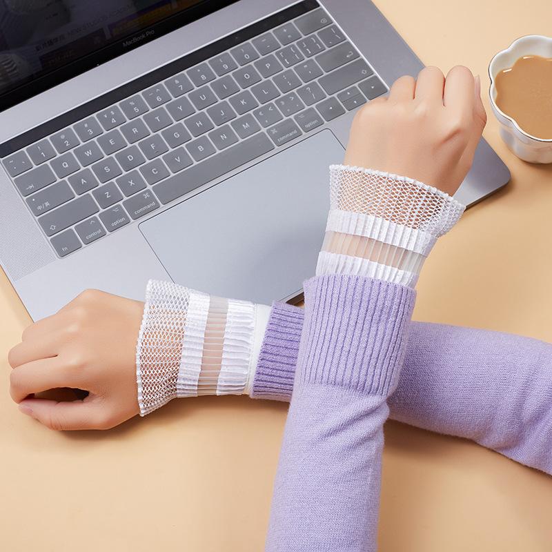 1 Pair Girl Fake Sleeves for Women Black White Sweater Lace Floral Embroidery Pleated Wrist Warmers Fake Cuff Ladies False Cuffs
1 Pair Girl Fake Sleeves for Women Black White Sweater Lace Floral Embroidery Pleated Wrist Warmers Fake Cuff Ladies False Cuffs