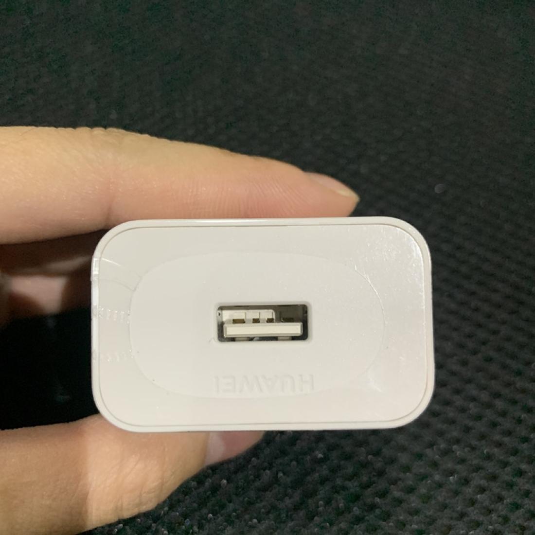 Original Huawei HW-100400C00 For Huawei P30 Mate 30 Mate 20 Fast Charge Huawei Mobile Phone 40W USB Charger CN Plug
Original Huawei HW-100400C00 For Huawei P30 Mate 30 Mate 20 Fast Charge Huawei Mobile Phone 40W USB Charger CN Plug
