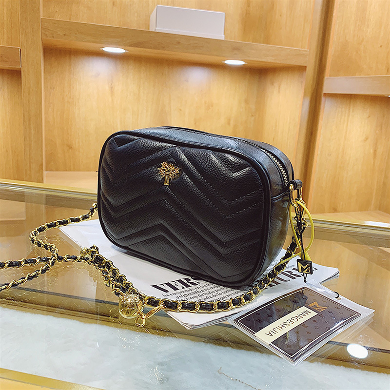Wholesale factory ladies leathers shoulder bags classic retro sewing chain bag street fashion striped handbag Joker solid color leather fash
Wholesale factory ladies leathers shoulder bags classic retro sewing chain bag street fashion striped handbag Joker solid color leather fash