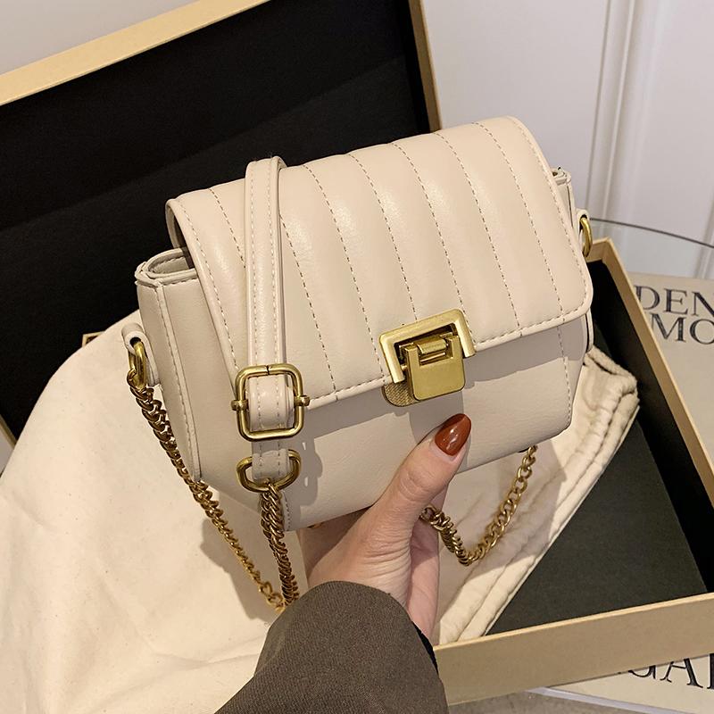 Niche Design Popular Chain Female Bag 2021 New Fashion High-end All-match Western-style Messenger Bag Square Width: 20cm, Black
Niche Design Popular Chain Female Bag 2021 New Fashion High-end All-match Western-style Messenger Bag Square Width: 20cm, Black