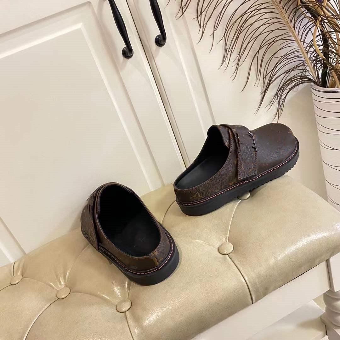 Designers Smooth Calfkin Women slippers Sunset Flat Comfort Mules Velcro Padded Front Strap Slippers Fashionable Easy-to-wear Style Slides Rubber Outsole Shoes, Black
Designers Smooth Calfkin Women slippers Sunset Flat Comfort Mules Velcro Padded Front Strap Slippers Fashionable Easy-to-wear Style Slides Rubber Outsole Shoes, Black