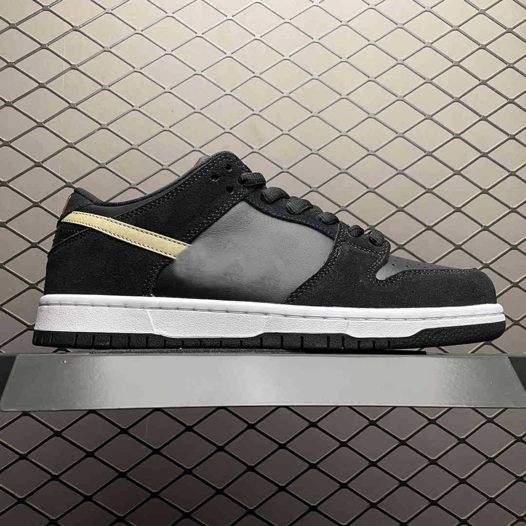 Shoes SB Low Pro Takashi Skateboard Men Women Black Gold Sport Sneakers BQ6817-002, Bubble wrap packaging
Shoes SB Low Pro Takashi Skateboard Men Women Black Gold Sport Sneakers BQ6817-002, Bubble wrap packaging
