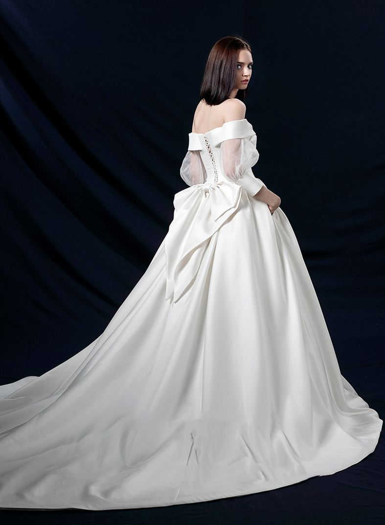 Vinatge Ivory Satin Wedding Dresses With Pockets Off Shoulder Long Sleeves Big Bow Back Lace-up Court Train Simple Garden Bridal Gowns 2021
