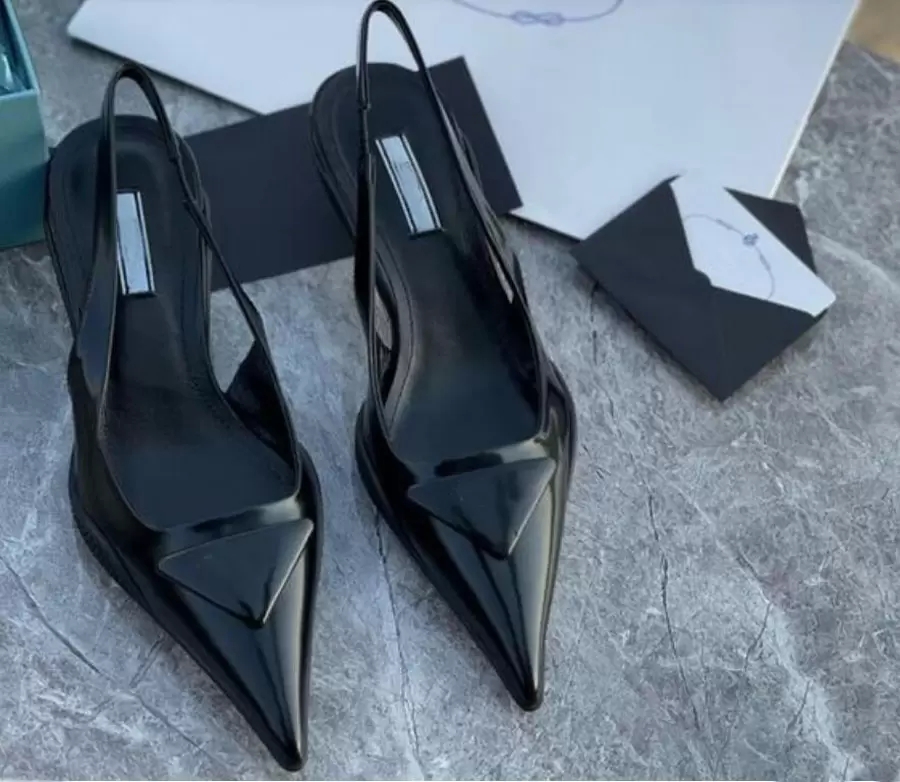 Super quality brand women Sandals pumps low heel luxury designer Brushed leather slingback pump lady wedding party dress shoes
Super quality brand women Sandals pumps low heel luxury designer Brushed leather slingback pump lady wedding party dress shoes