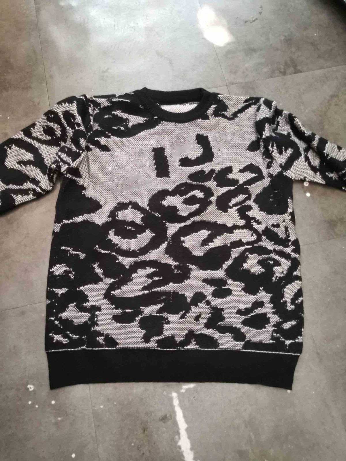 luxury Sweater Pullover Men 2020 Male Designer Casual Mulit-Color Fashion Simple Sweaters Men Comfortable Hedging O-Neck Men'S Sweater, White;black
luxury Sweater Pullover Men 2020 Male Designer Casual Mulit-Color Fashion Simple Sweaters Men Comfortable Hedging O-Neck Men'S Sweater, White;black