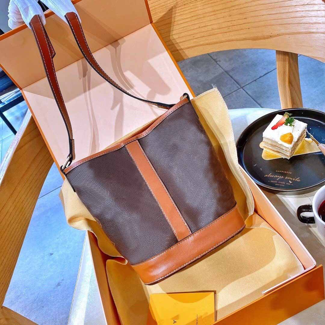 New Bucket Bag Designer Womens Bags Fashion Lady Handbag Top Quality Print Mini Bucket Bag Designer Classic Trendy Buckets
New Bucket Bag Designer Womens Bags Fashion Lady Handbag Top Quality Print Mini Bucket Bag Designer Classic Trendy Buckets