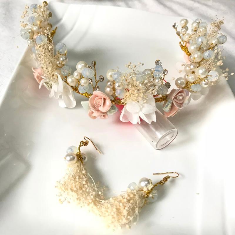 Dried Flowers Ceramic Headbands Floral Wedding Tiara Bridal Headband Pearls Hairband Rhinestones Headpiece Bridal Hair Vines New1
Dried Flowers Ceramic Headbands Floral Wedding Tiara Bridal Headband Pearls Hairband Rhinestones Headpiece Bridal Hair Vines New1
