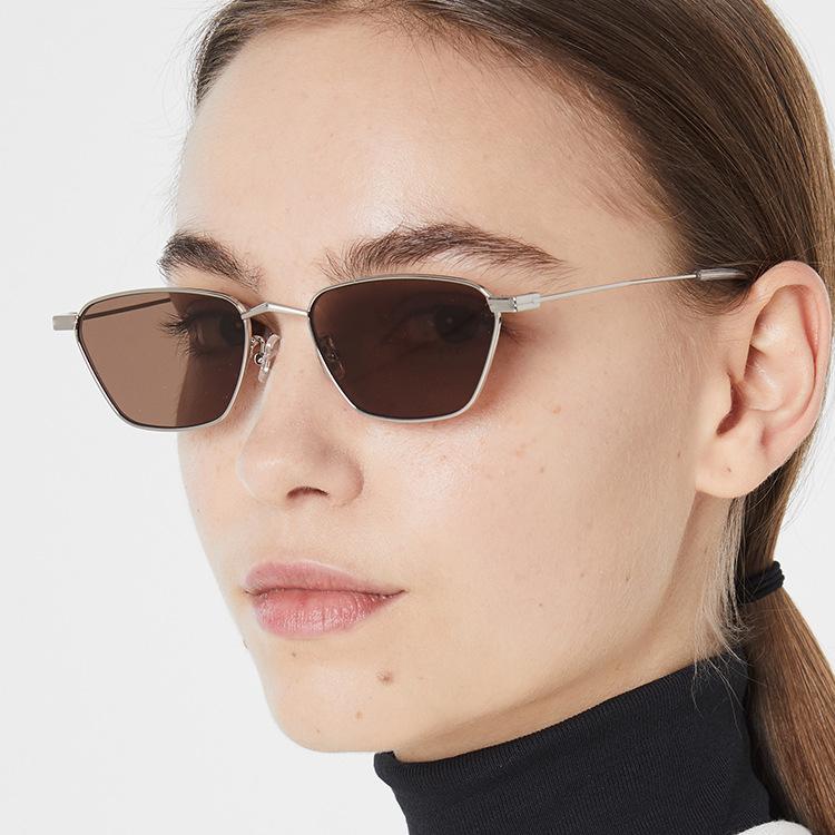 Sunglasses Clear Lens Round Women Fashion Men Vintage Brand Designer Double Beam Sun Glasses Ladies Female 2021
Sunglasses Clear Lens Round Women Fashion Men Vintage Brand Designer Double Beam Sun Glasses Ladies Female 2021