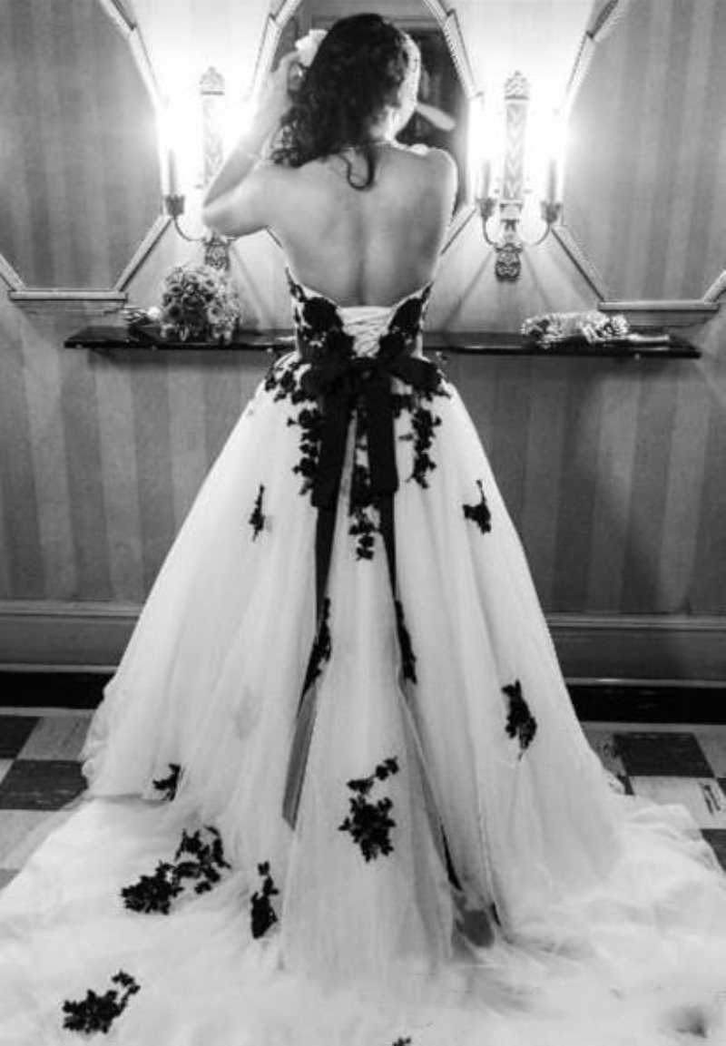 2022 Vintage Gothic Black And White Wedding Dress Sweetheart Open Back Lace Up Appliqued Tulle Bridal Gowns Plus Size A Line Bride Dresses Vestidos De