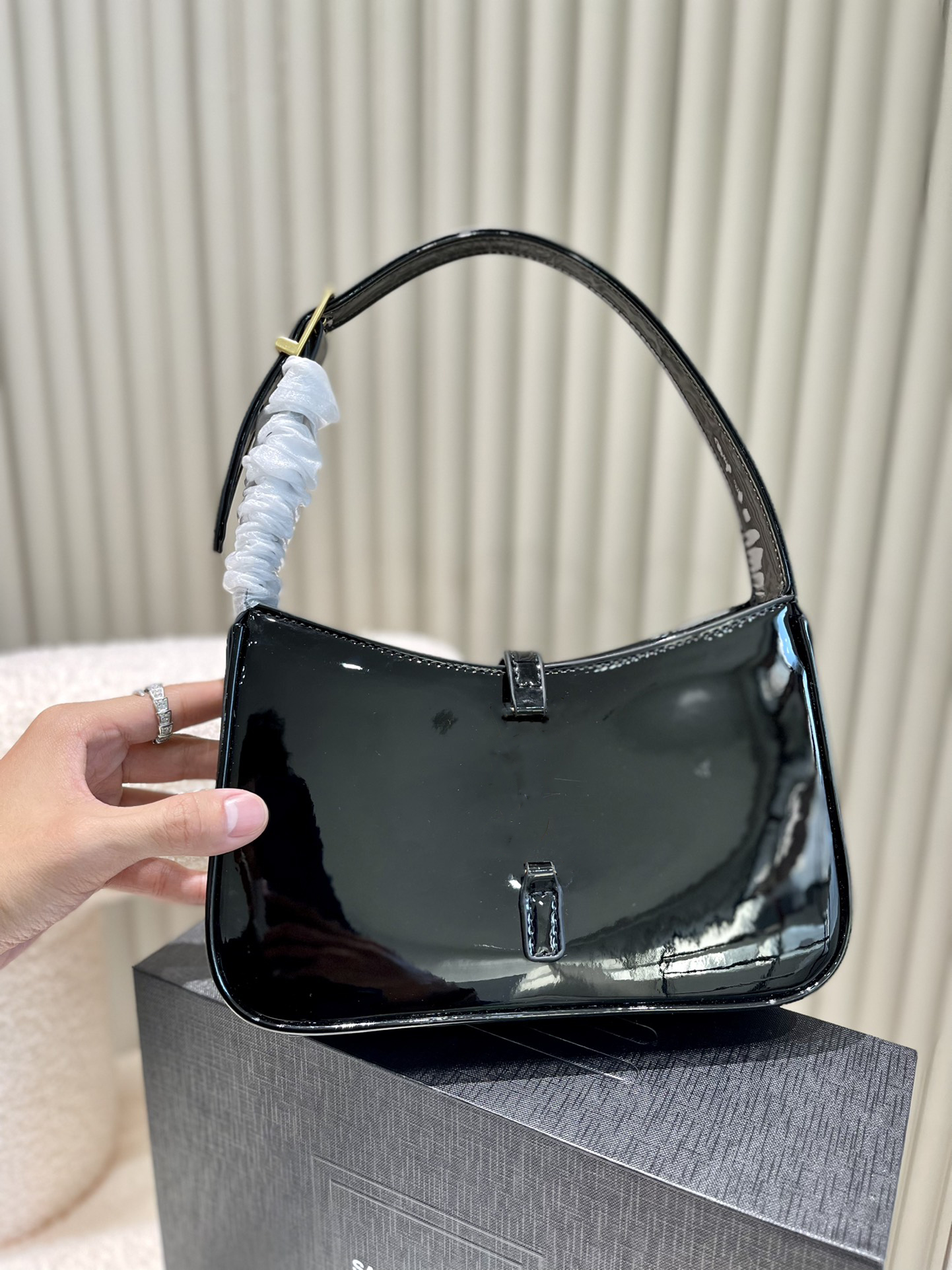 2022 Fashion Shoulder bags designer women cosmetic bag LE5A7 messenger bag LE 5 À 7 Fashion luxury lady combination crossbody handbag 24*15cm, White
2022 Fashion Shoulder bags designer women cosmetic bag LE5A7 messenger bag LE 5 À 7 Fashion luxury lady combination crossbody handbag 24*15cm, White