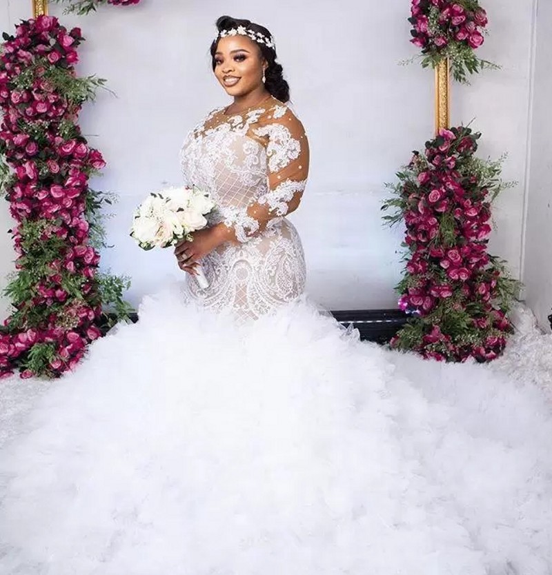 Mermaid Wedding Dress 2023 Sexy African Dubai Jewel Neck Ruffles Lace-up Back Lace Applique Tulle Bride Gowns Plus Size Illusion Long Sleeve Robe De M