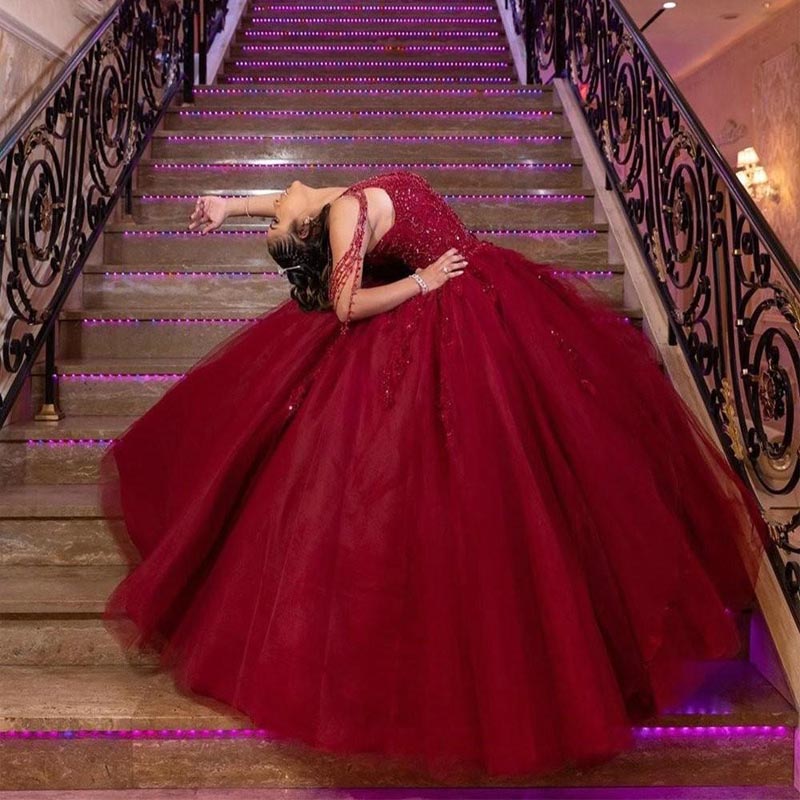 Burgundy Beading Cold Shoulder Quinceanera Dress Ball Gown Sweet 16 Dresses Tulle Lace Crystal Layers Princess Prom Ball Gowns Vestidos De