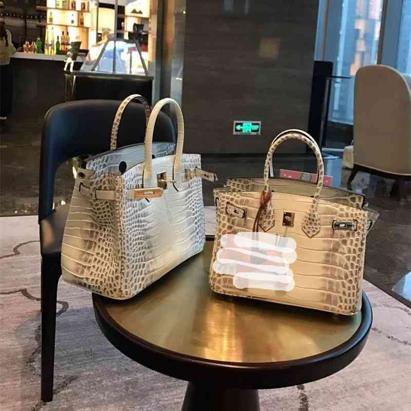 Women's Bag Crocodile Pattern Platinum One Shoulder Messenger Leather Himalayan White Have Logo Birkin
Women's Bag Crocodile Pattern Platinum One Shoulder Messenger Leather Himalayan White Have Logo Birkin