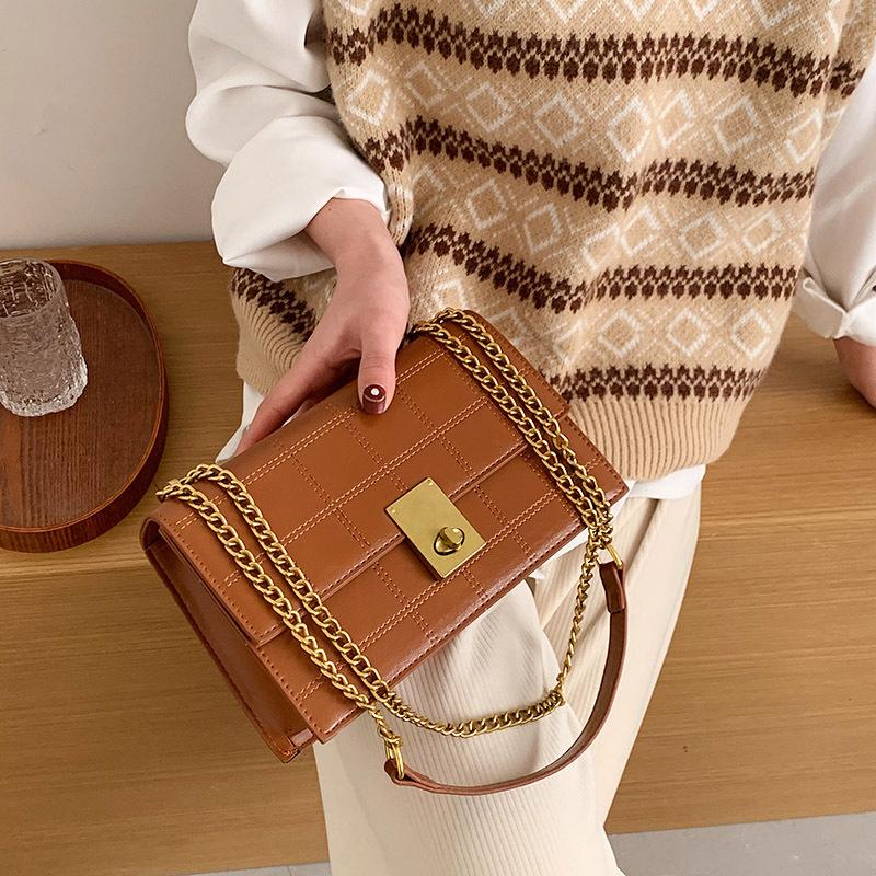 Textured small bag female 2021 spring trendy fashion embroidered thread chain shoulder western style messenger small square bag, Black.
Textured small bag female 2021 spring trendy fashion embroidered thread chain shoulder western style messenger small square bag, Black.