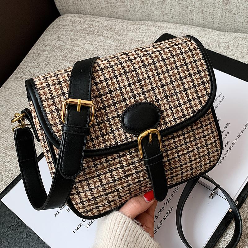 Vintage Flap Plaid Women Shoulder Bag Retro Chain Crossbody Bag For Ladies Leather Small Square Messenger sacs à bandoulière, Black
Vintage Flap Plaid Women Shoulder Bag Retro Chain Crossbody Bag For Ladies Leather Small Square Messenger sacs à bandoulière, Black