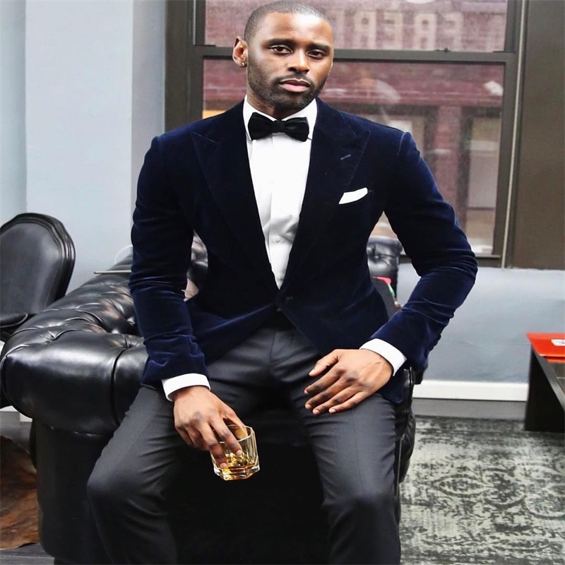 Noble Men Suit Handsome Velvet Wedding Tuxedos Formal One Button Man Jacket Modern Design Peaked Lapel Blazer Business Coat