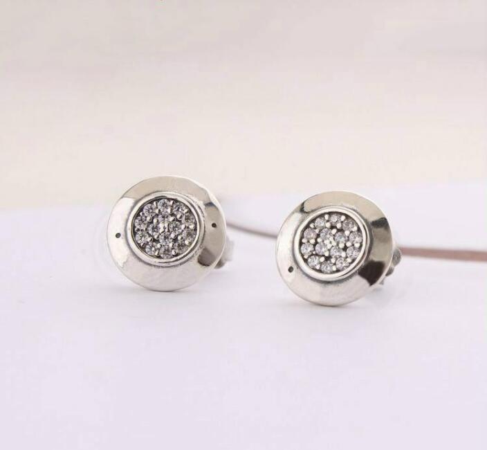 Classic design Luxury Silver Signature Stud Earrings Original Box for Pandora style 925 Sterling Silver Women Earring Set
Classic design Luxury Silver Signature Stud Earrings Original Box for Pandora style 925 Sterling Silver Women Earring Set