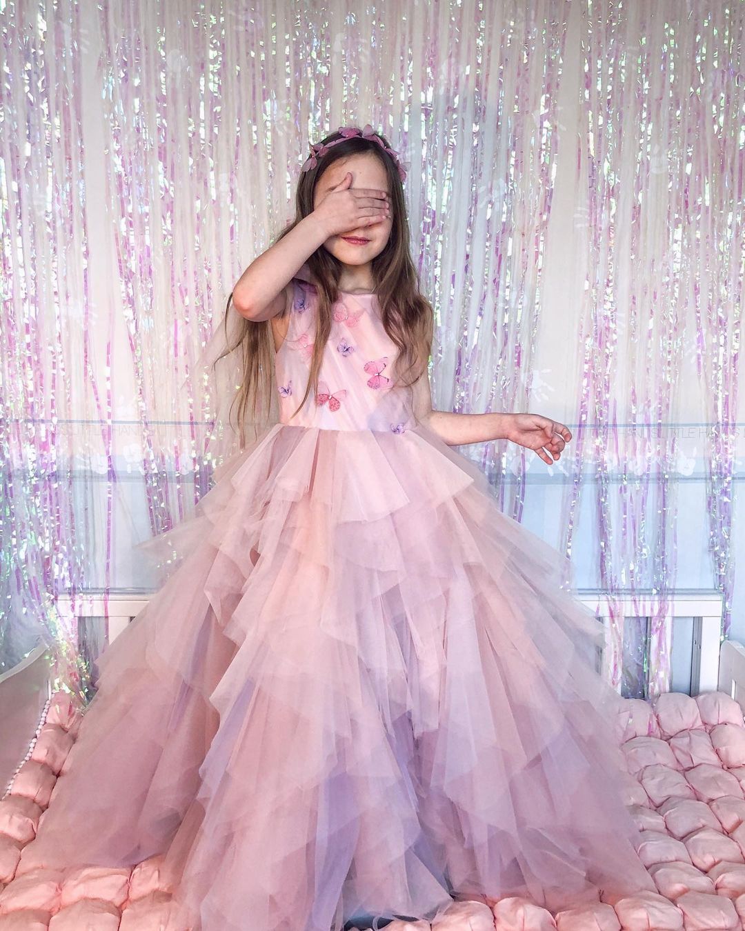 2020 Pink Cheap Flower Girl Dresses Ball Gown Tiers Little Girl Wedding Dresses Cheap Communion Pageant Dresses Gowns ZJ356