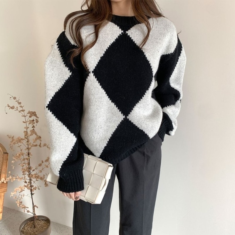 2021 New Women's Fashionable Pullover's Argyle O-neck Loosen Knitting Tops Mrs. Diamond Standard Office Thicken Knitted Shirt TZ02, Light brown.
2021 New Women's Fashionable Pullover's Argyle O-neck Loosen Knitting Tops Mrs. Diamond Standard Office Thicken Knitted Shirt TZ02, Light brown.