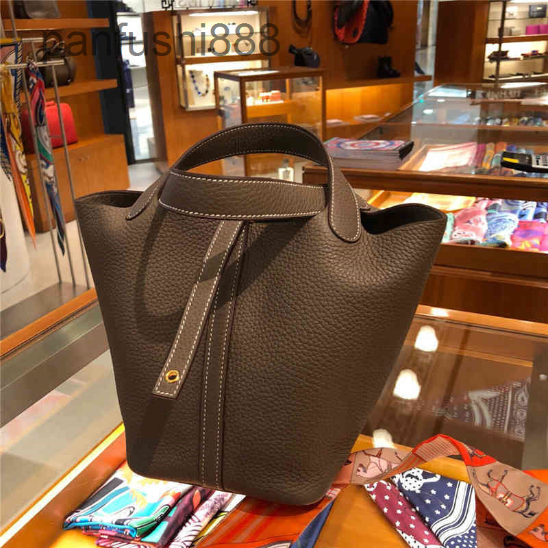 Brand H Handbags Women Luxury Classic Picotin Herme Kelys Vegetable Basket 18 Bucket Gold Silver Buckle Hand Women's Bag
Brand H Handbags Women Luxury Classic Picotin Herme Kelys Vegetable Basket 18 Bucket Gold Silver Buckle Hand Women's Bag