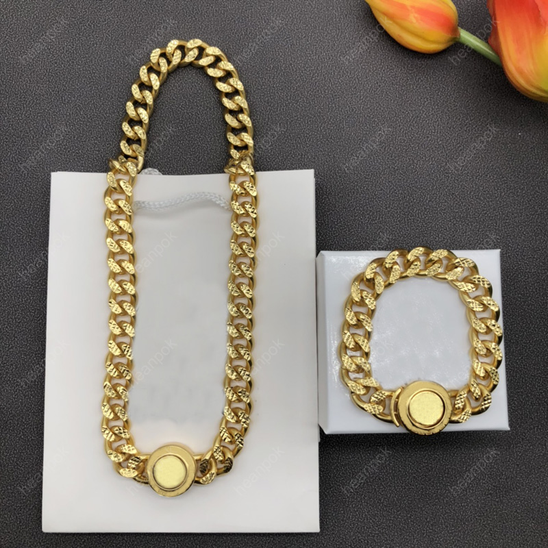 Designer Bracelet For Men Necklaces Designers Luxury Jewelry Gold Necklace Bracelets Sets Head Mens Brands V Chain Wedding Hip Hop 22022305R
Designer Bracelet For Men Necklaces Designers Luxury Jewelry Gold Necklace Bracelets Sets Head Mens Brands V Chain Wedding Hip Hop 22022305R