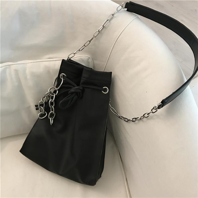 Fashion Chain bucket bag Women's Crossbody Bags Black PU leather female Shoulder messenger bag Casual lady Handbags Black bolsa
Fashion Chain bucket bag Women's Crossbody Bags Black PU leather female Shoulder messenger bag Casual lady Handbags Black bolsa