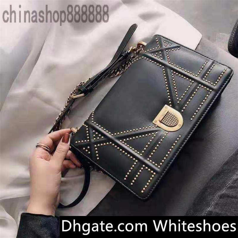 2020 designer handbags purses women black Hollow smooth shield bag classic casual shoulder bags crossbody bag
2020 designer handbags purses women black Hollow smooth shield bag classic casual shoulder bags crossbody bag