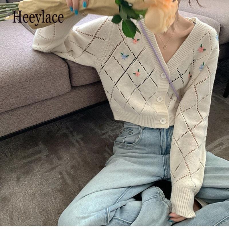 2020 V-neck Long Sleeve Knitted Ladies Cardigan Single-breasted Floral Embroidery Jacket Women' Fashion All-match New Sweater, White
2020 V-neck Long Sleeve Knitted Ladies Cardigan Single-breasted Floral Embroidery Jacket Women' Fashion All-match New Sweater, White