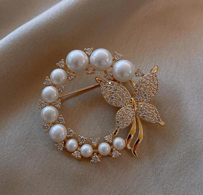 Pearl Rhinestone Wreath Butterfly Brooch for Women Baroque Trendy Elegant Circle Leaf Brooch Pins Party Wedding Gifts GC748