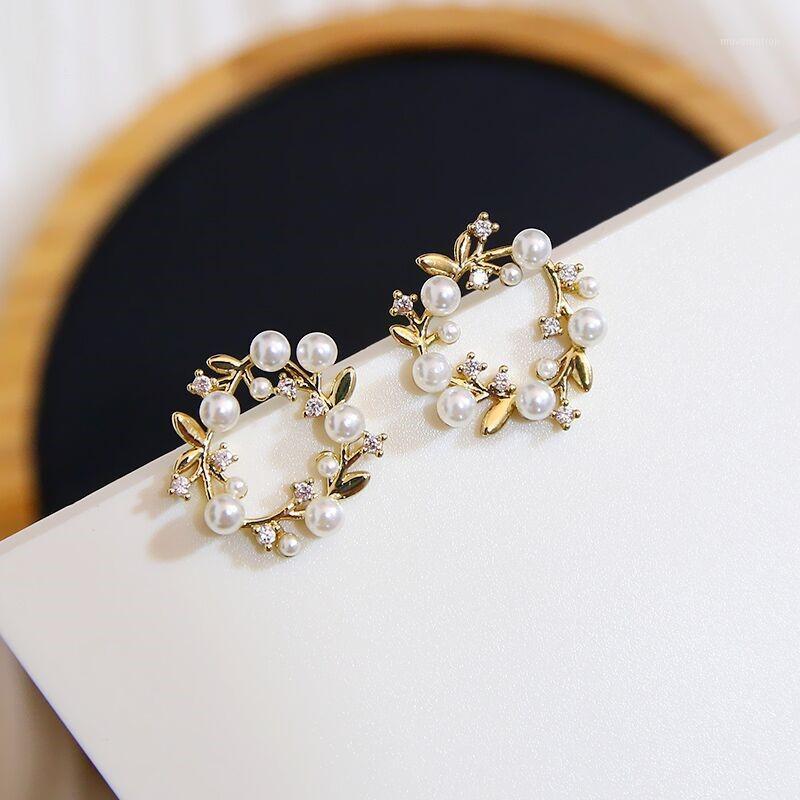 Dominated New Korean temperament pearl earrings Women fine crystal geometric circular metal flowers design Drop earrings Jewelry1
Dominated New Korean temperament pearl earrings Women fine crystal geometric circular metal flowers design Drop earrings Jewelry1