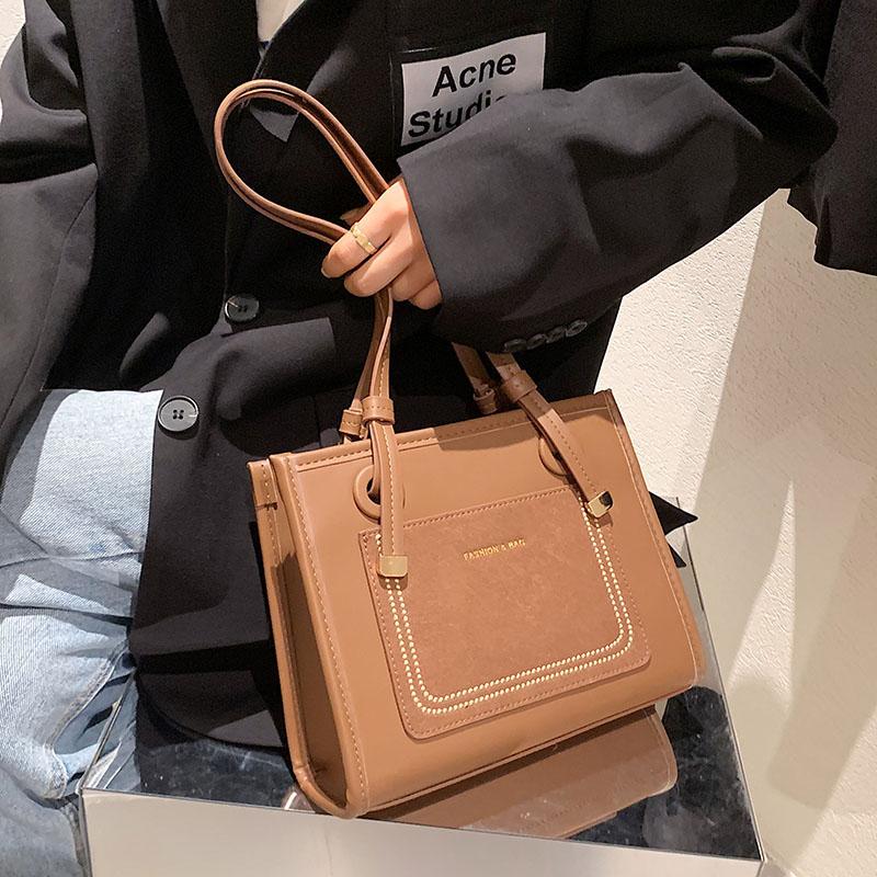 Evening Bags Pequeno Feminino Totes Esfrega Couro Designer Bolsa E Bolsas Para As Mulheres 2022 Retro Tendências De Luxo Marca Viagem Simple
Evening Bags Pequeno Feminino Totes Esfrega Couro Designer Bolsa E Bolsas Para As Mulheres 2022 Retro Tendências De Luxo Marca Viagem Simple