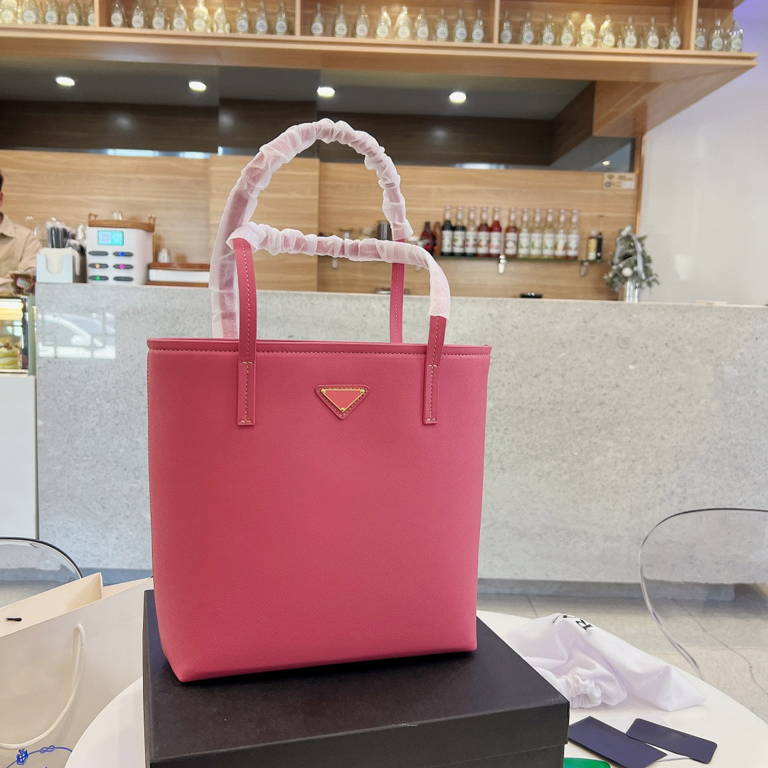 Retro Bucket Bag 4-colour Top luxury Designer Crossbody Shoulder Bags Handbag Women's Fashion Leather Handbags Handbag Cross Grain Cowhide Wholesale 28*28CM, Black
Retro Bucket Bag 4-colour Top luxury Designer Crossbody Shoulder Bags Handbag Women's Fashion Leather Handbags Handbag Cross Grain Cowhide Wholesale 28*28CM, Black