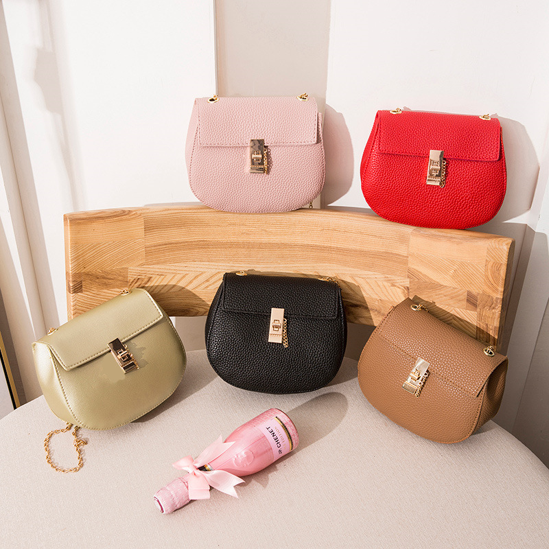 Women's designer fashion popular high end style shoulder bag elegant free shipping bracelet ring painted belt messenger bag flip bag
Women's designer fashion popular high end style shoulder bag elegant free shipping bracelet ring painted belt messenger bag flip bag