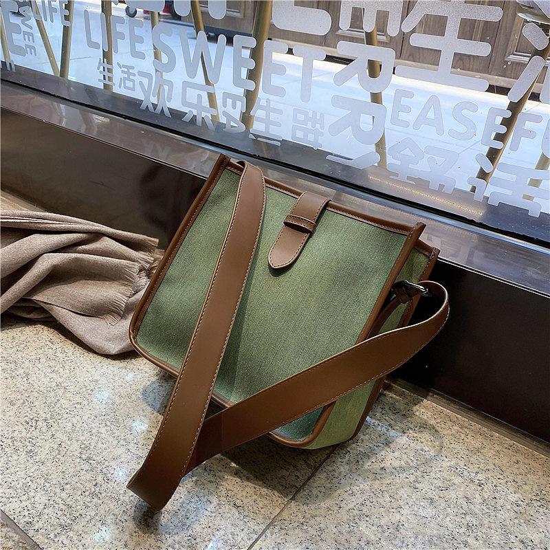 2021 New Female Bag Shoulder Messenger Bag Large Capacity Korean Fashion Simple Big Bucket Luxury Bags, Black
2021 New Female Bag Shoulder Messenger Bag Large Capacity Korean Fashion Simple Big Bucket Luxury Bags, Black
