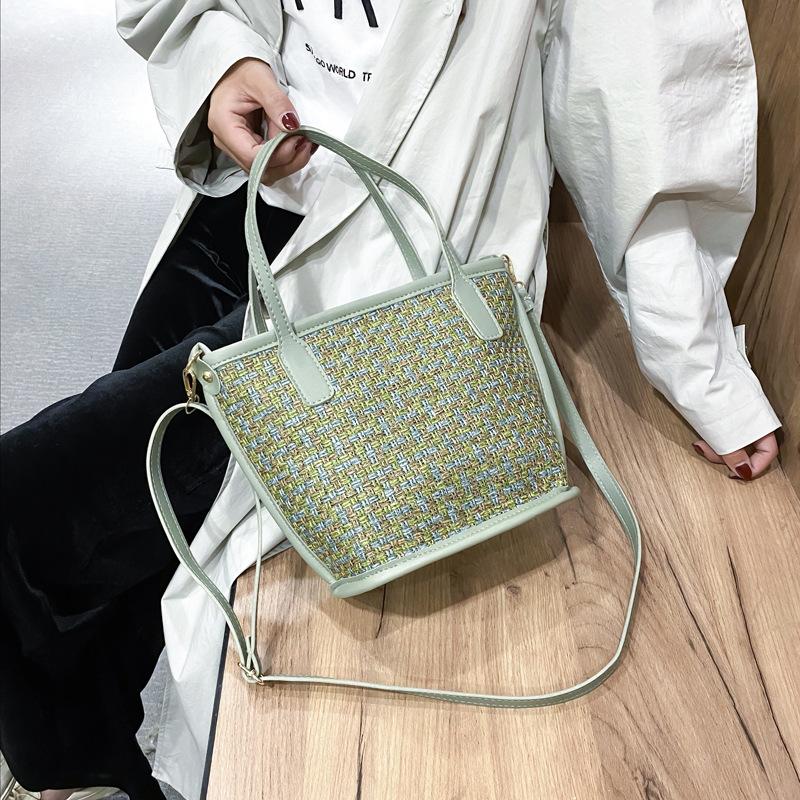 Bag women's 2021 Korean version of the fashion simple ladies big bag trend large-capacity tote shopping bags, Black
Bag women's 2021 Korean version of the fashion simple ladies big bag trend large-capacity tote shopping bags, Black
