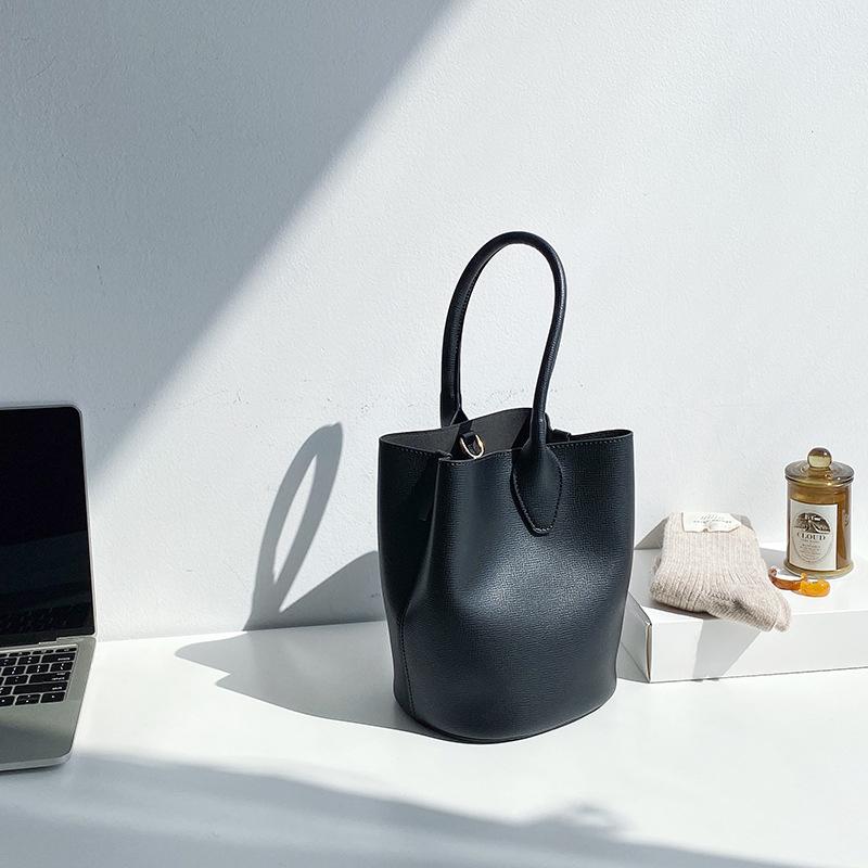 BILLETERA Retro Totes Bags For Women 2021 Fashion Purse PU Leather Handbags Solid Elegant Female Retro Shoulder Totes Bags, Black
BILLETERA Retro Totes Bags For Women 2021 Fashion Purse PU Leather Handbags Solid Elegant Female Retro Shoulder Totes Bags, Black