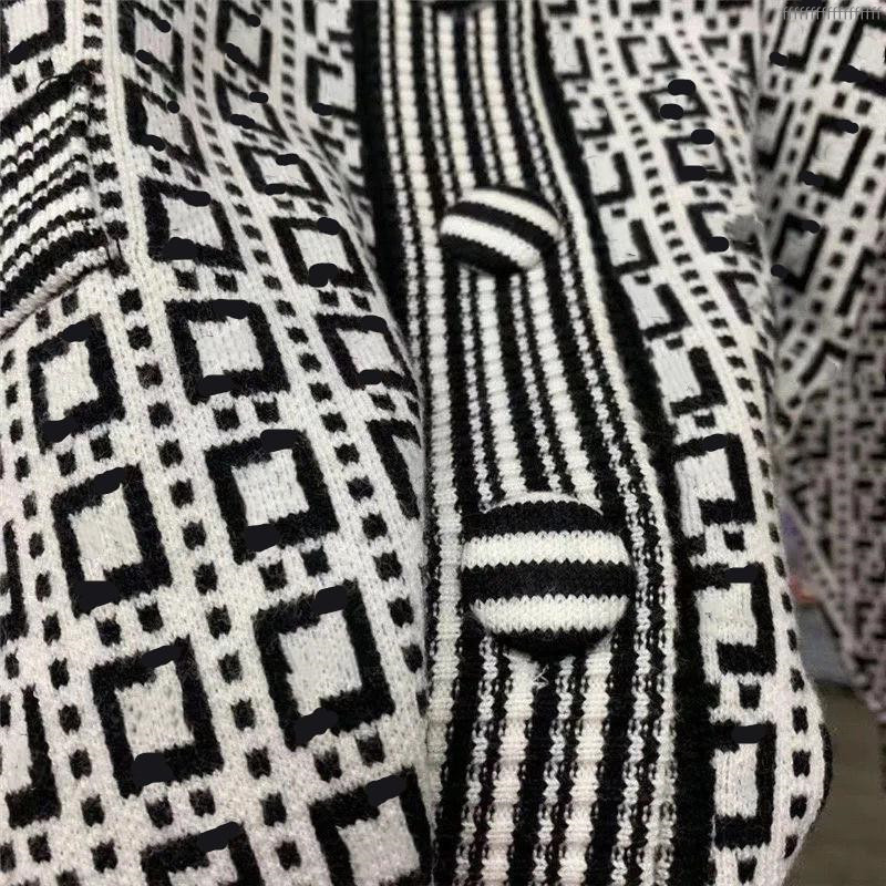 Women's Sweaters High Version Women's Knit Small Letter Cardigan Soft Color Matching V-neck slimming of knitted Sweater Jacket Women Outfit