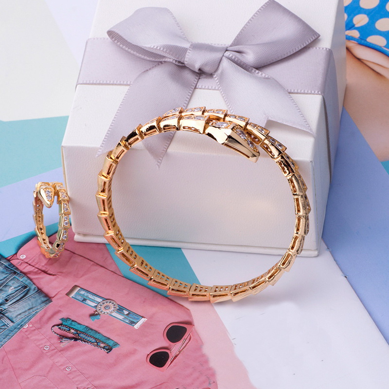Luxury Fashion Brand Jewelry Sets Lady Brass Full Diamond Single Wrap Snake Serpenti 18K Gold Open Narrow Bracelets Rings Sets (1Sets)
Luxury Fashion Brand Jewelry Sets Lady Brass Full Diamond Single Wrap Snake Serpenti 18K Gold Open Narrow Bracelets Rings Sets (1Sets)