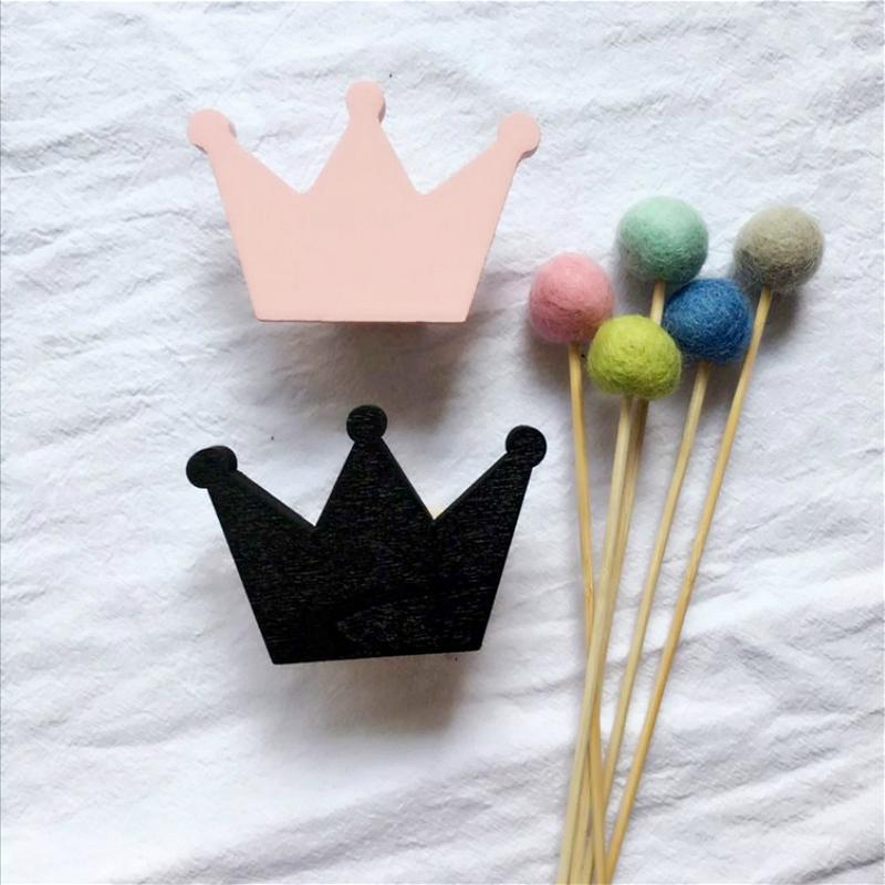 Ins Style Wood Cartoon Crown Hooks White Pink Black Children's Room Clothing Store Decorative Wall Stickers Hooks Holders
Ins Style Wood Cartoon Crown Hooks White Pink Black Children's Room Clothing Store Decorative Wall Stickers Hooks Holders