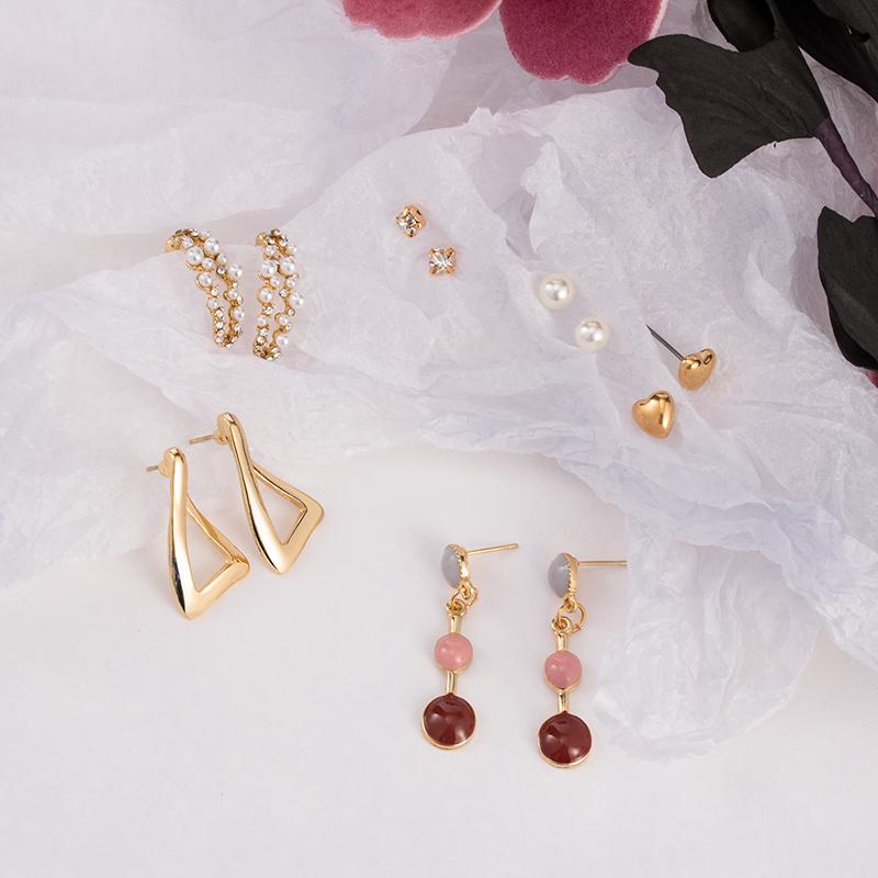 New Women's Earrings Set Pearl Earrings For Women Bohemian Fashion Jewelry Geometric Metal Crystal Heart Stud Earring 2020 Trend
New Women's Earrings Set Pearl Earrings For Women Bohemian Fashion Jewelry Geometric Metal Crystal Heart Stud Earring 2020 Trend