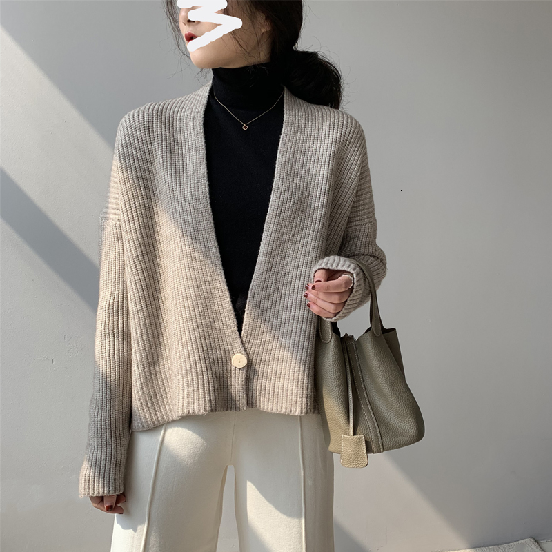 2021 New Atumn V-neck Knitted Sweater One Button Design Cardigans Long Sleeve Poncho Women Cape Sweaters S95w, Black
2021 New Atumn V-neck Knitted Sweater One Button Design Cardigans Long Sleeve Poncho Women Cape Sweaters S95w, Black