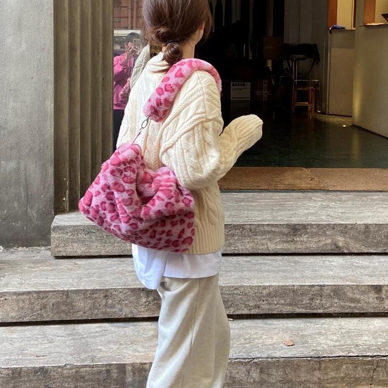 Soft Plush Women Shoulder Bag Pink Leopard Ladies Crossbody Bag Winter Fashion Large Capacity Female Handbags Tote Bolso Mujer
Soft Plush Women Shoulder Bag Pink Leopard Ladies Crossbody Bag Winter Fashion Large Capacity Female Handbags Tote Bolso Mujer