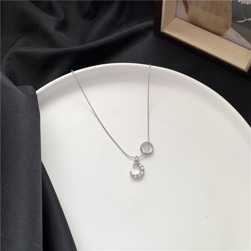 2021 latest fashion temperament inlaid zircon small moon pendant necklace collar crystal transparent beads clavicle chain female
2021 latest fashion temperament inlaid zircon small moon pendant necklace collar crystal transparent beads clavicle chain female