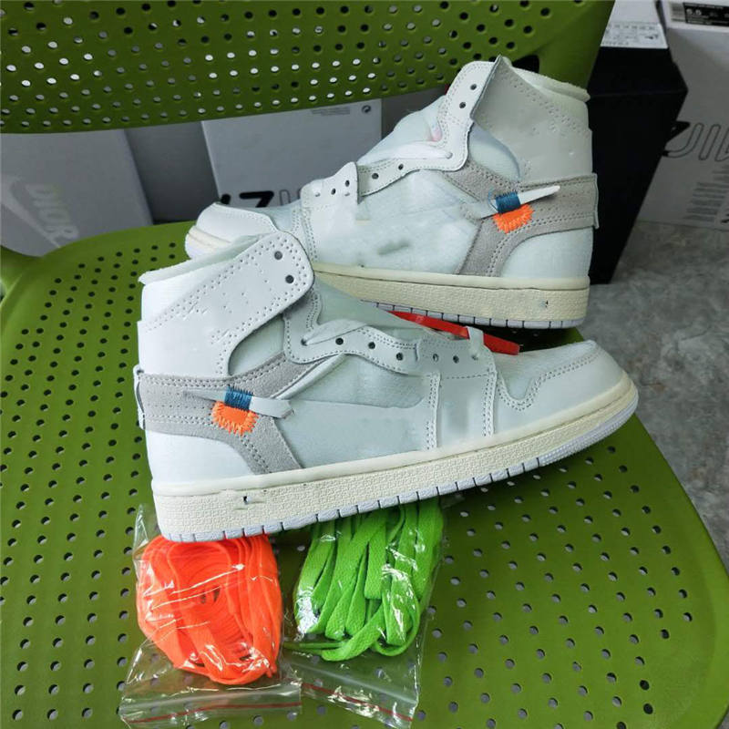2020 New Chicago University Blue White 1 One Mens Shoes for men womens sports Air off Designer Sneakers Trainers Size 36-46
2020 New Chicago University Blue White 1 One Mens Shoes for men womens sports Air off Designer Sneakers Trainers Size 36-46