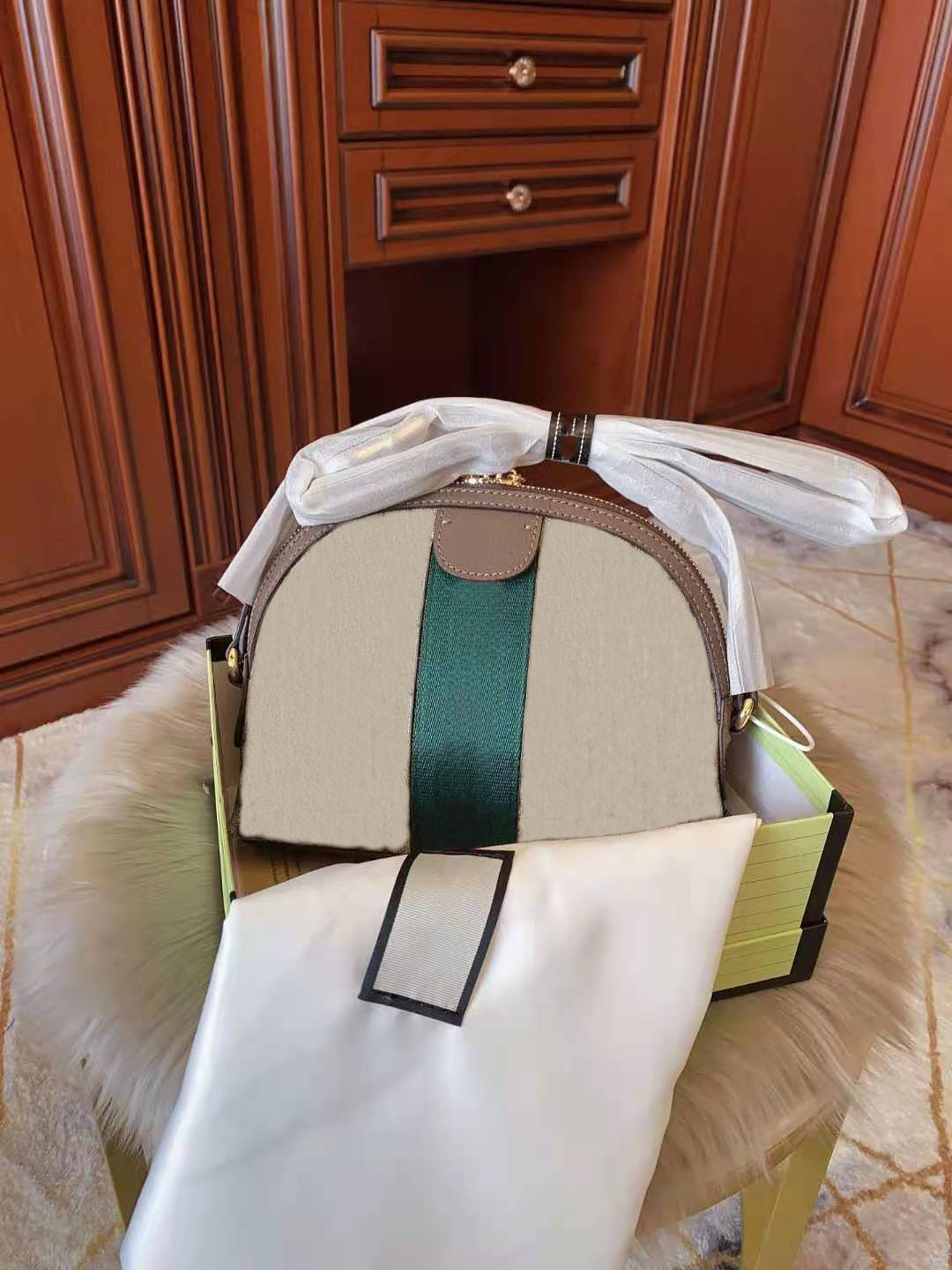 Contracted And Canvas Printing Single Women Shoulder Bags Chain Worn Conch Female Bag Lady Handbag Leather High Quality Fashion Package, Customize
Contracted And Canvas Printing Single Women Shoulder Bags Chain Worn Conch Female Bag Lady Handbag Leather High Quality Fashion Package, Customize
